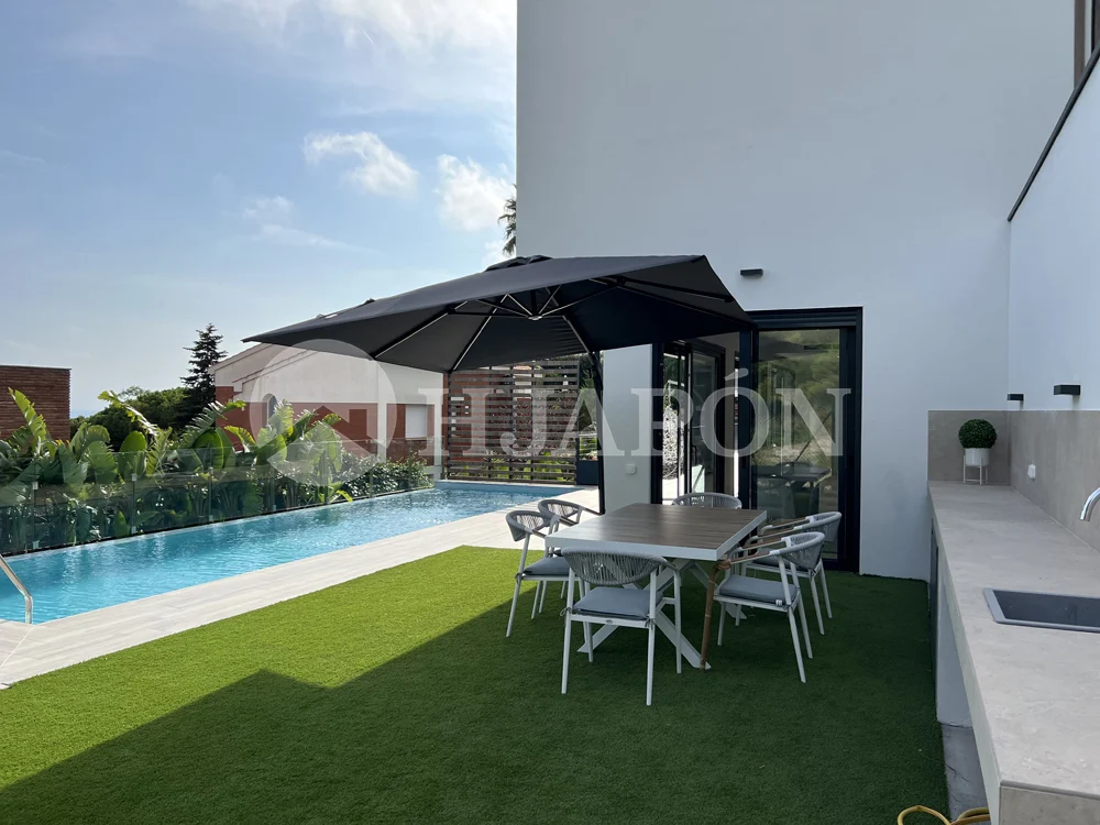 Vivienda de lujo de nueva construcción, con piscina privada y sensacionales vistas al mar. - ref. 01760