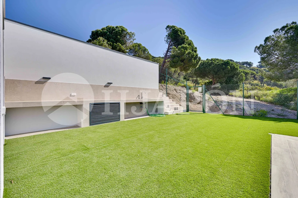 Vivienda de lujo de nueva construcción, con piscina privada y sensacionales vistas al mar. - ref. 01760