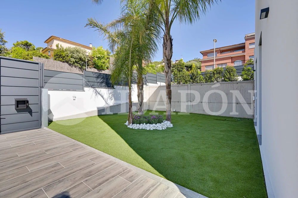 Vivienda de lujo de nueva construcción, con piscina privada y sensacionales vistas al mar. - ref. 01760