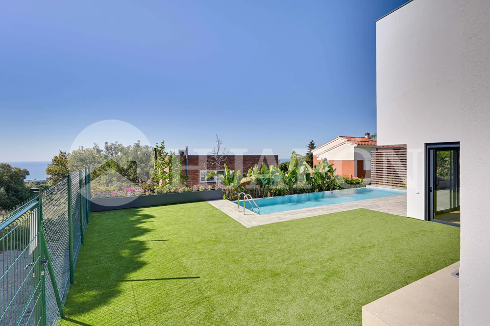 Vivienda de lujo de nueva construcción, con piscina privada y sensacionales vistas al mar. - ref. 01760