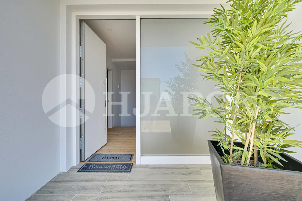 Vivienda de lujo de nueva construcción, con piscina privada y sensacionales vistas al mar. - ref. 01760