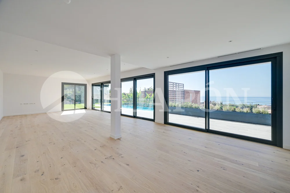 Vivienda de lujo de nueva construcción, con piscina privada y sensacionales vistas al mar. - ref. 01760