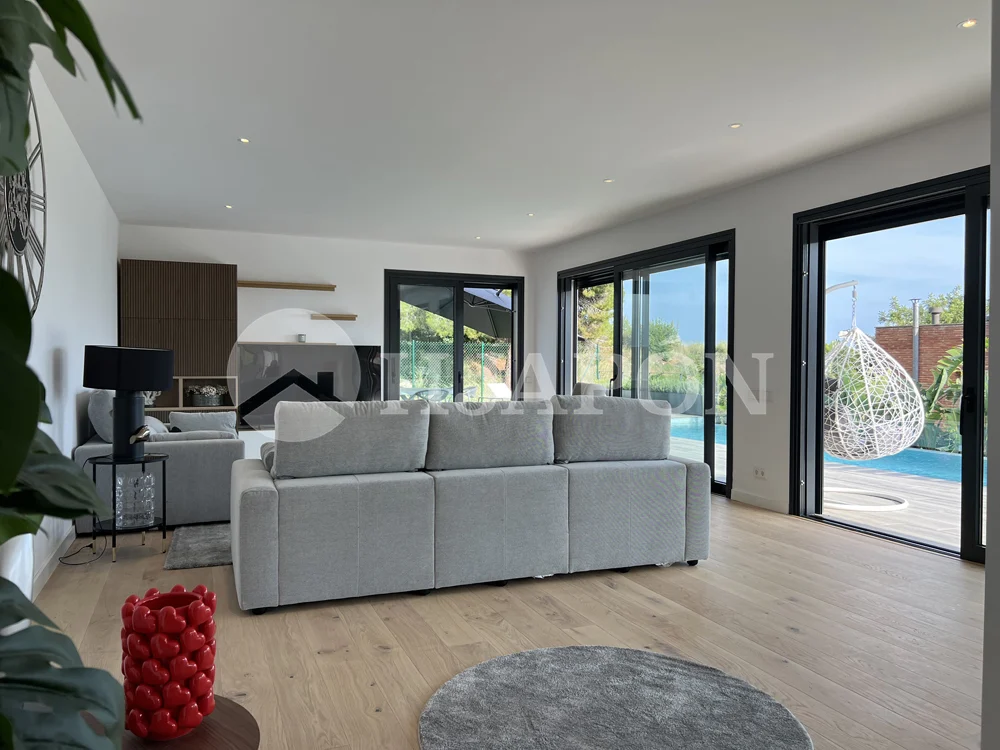 Vivienda de lujo de nueva construcción, con piscina privada y sensacionales vistas al mar. - ref. 01760