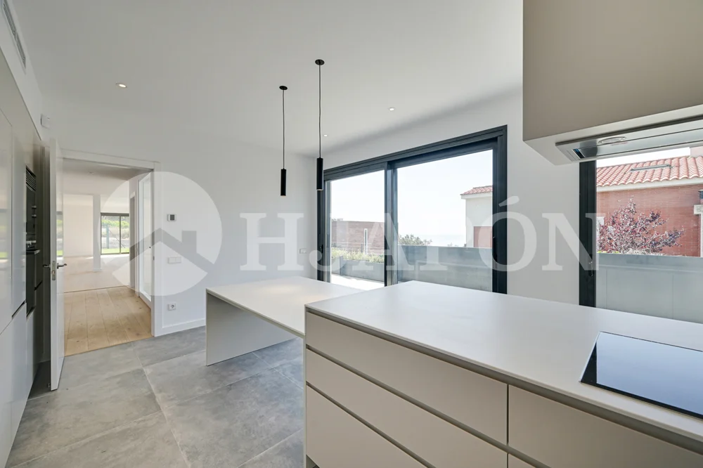 Vivienda de lujo de nueva construcción, con piscina privada y sensacionales vistas al mar. - ref. 01760