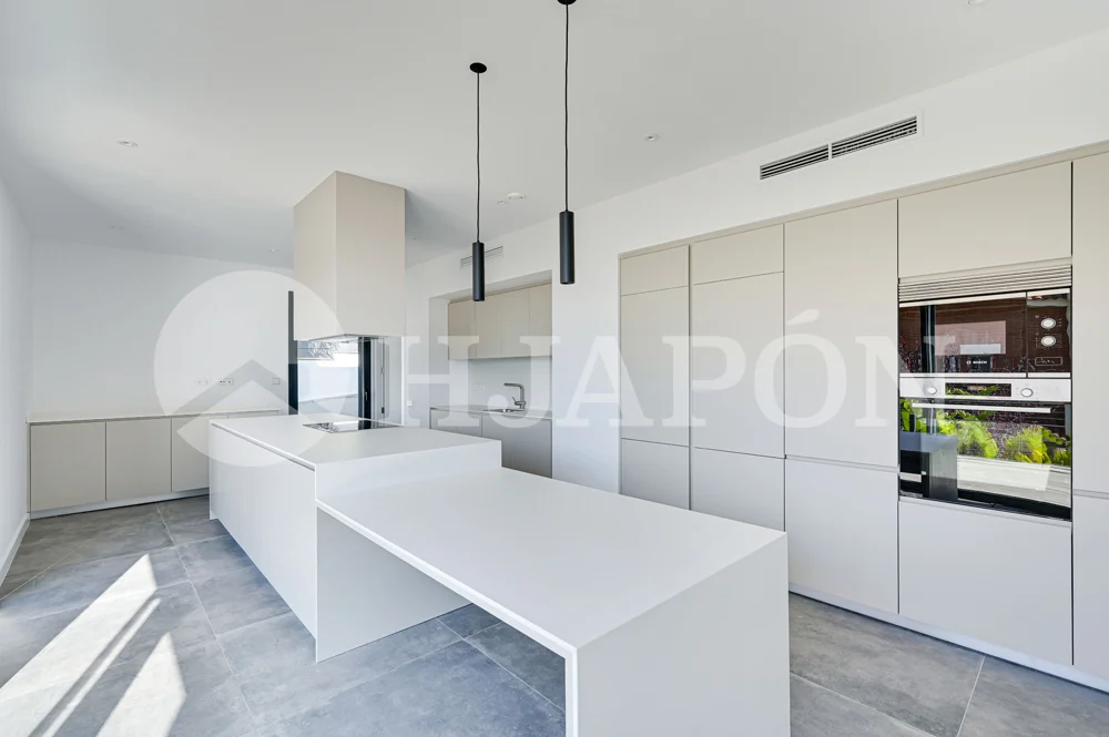Vivienda de lujo de nueva construcción, con piscina privada y sensacionales vistas al mar. - ref. 01760