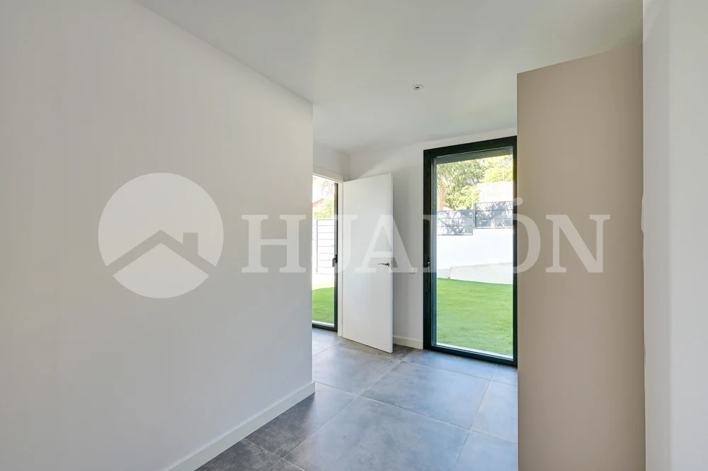 Vivienda de lujo de nueva construcción, con piscina privada y sensacionales vistas al mar. - ref. 01760