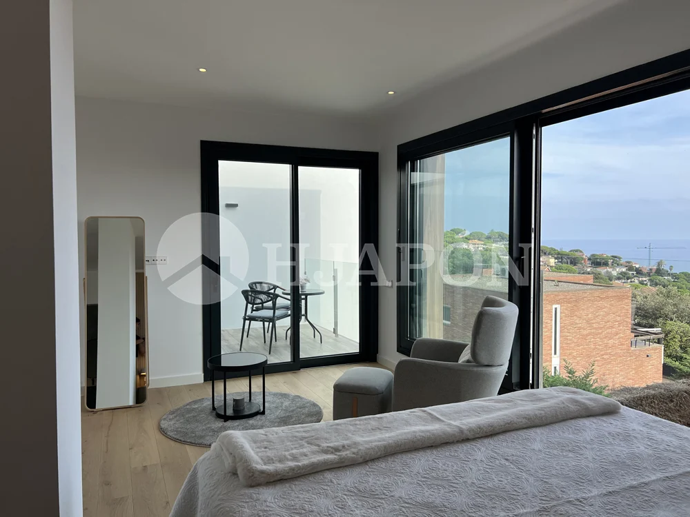 Vivienda de lujo de nueva construcción, con piscina privada y sensacionales vistas al mar. - ref. 01760