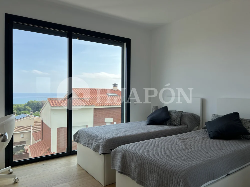 Vivienda de lujo de nueva construcción, con piscina privada y sensacionales vistas al mar. - ref. 01760