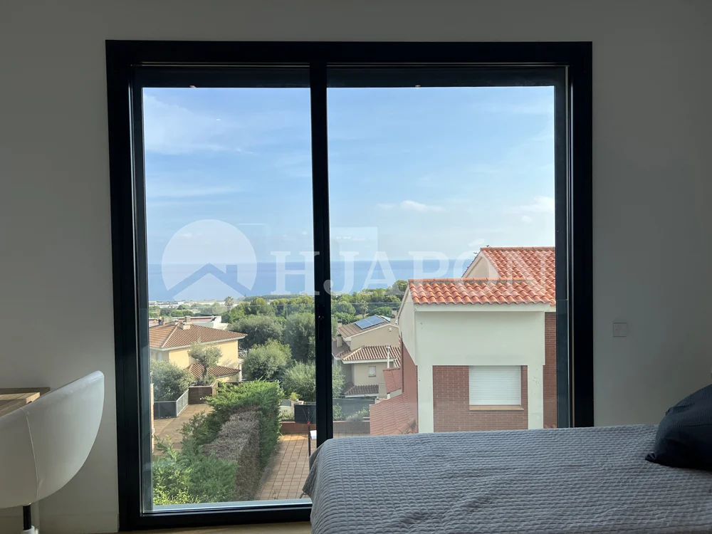Vivienda de lujo de nueva construcción, con piscina privada y sensacionales vistas al mar. - ref. 01760