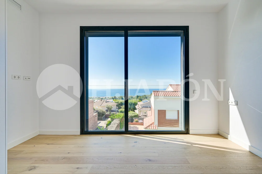 Vivienda de lujo de nueva construcción, con piscina privada y sensacionales vistas al mar. - ref. 01760