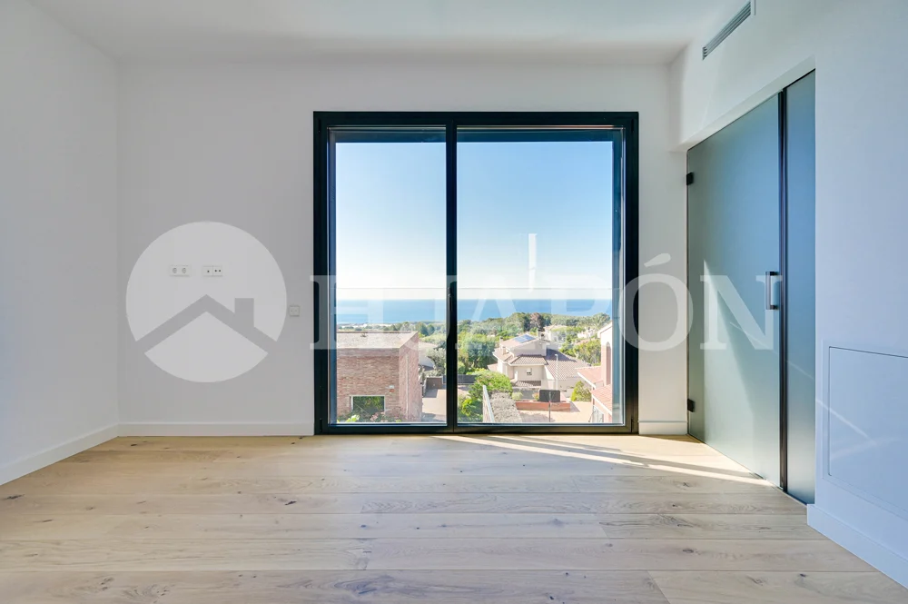 Vivienda de lujo de nueva construcción, con piscina privada y sensacionales vistas al mar. - ref. 01760
