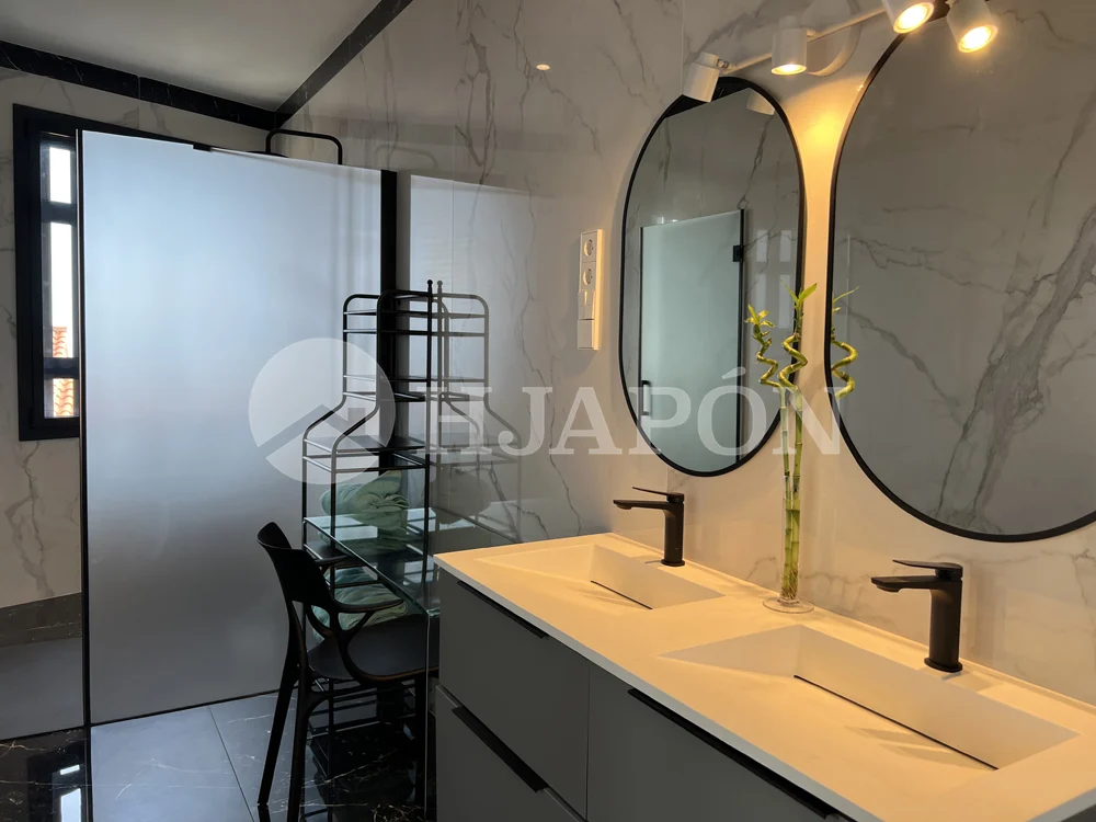 Vivienda de lujo de nueva construcción, con piscina privada y sensacionales vistas al mar. - ref. 01760