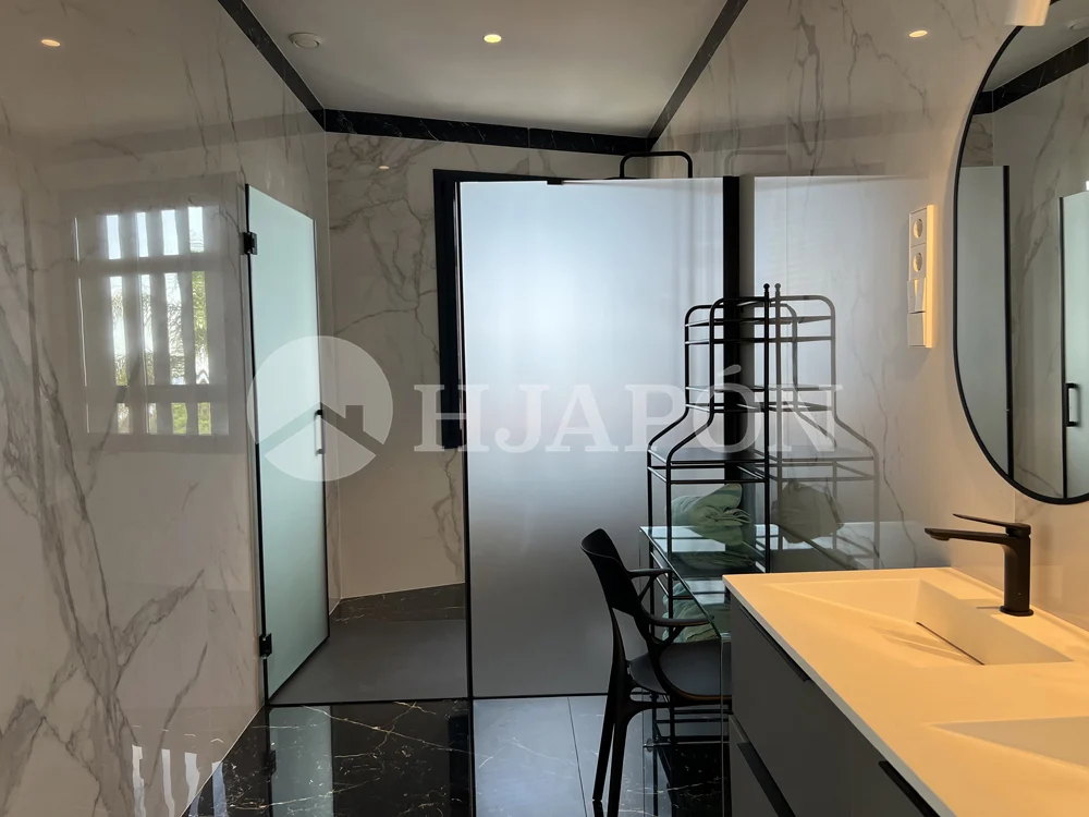 Vivienda de lujo de nueva construcción, con piscina privada y sensacionales vistas al mar. - ref. 01760