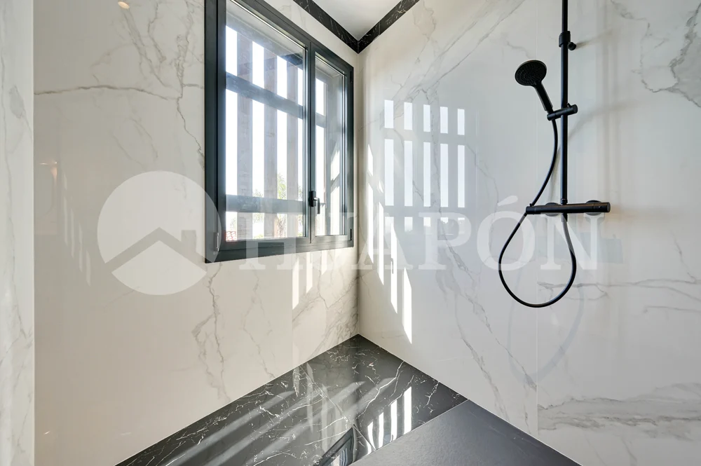 Vivienda de lujo de nueva construcción, con piscina privada y sensacionales vistas al mar. - ref. 01760