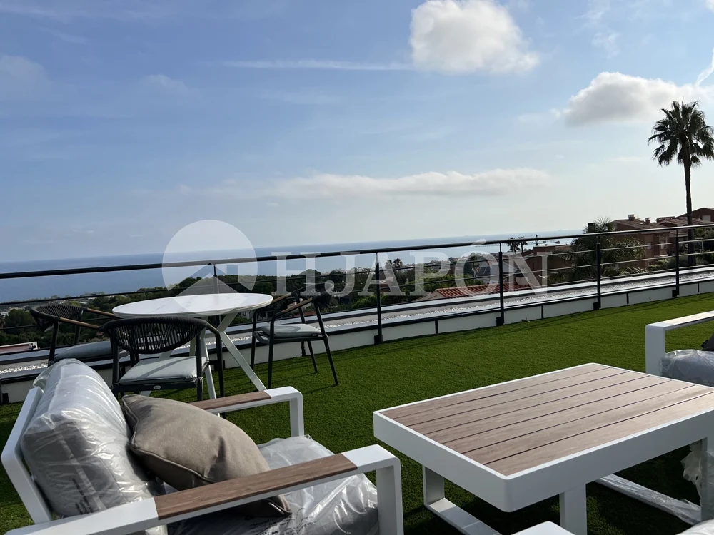 Vivienda de lujo de nueva construcción, con piscina privada y sensacionales vistas al mar. - ref. 01760