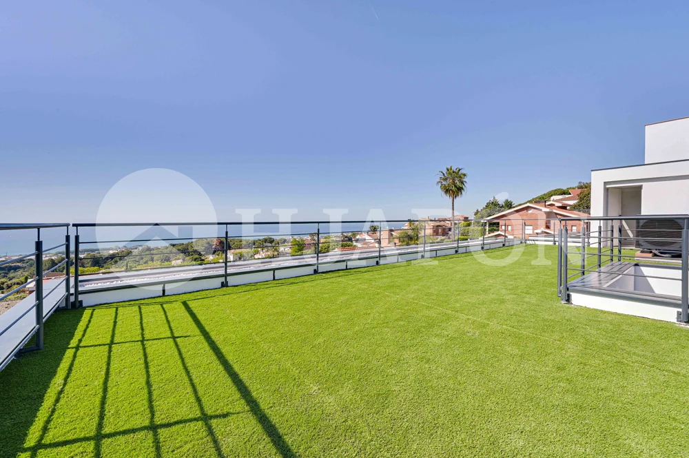 Vivienda de lujo de nueva construcción, con piscina privada y sensacionales vistas al mar. - ref. 01760