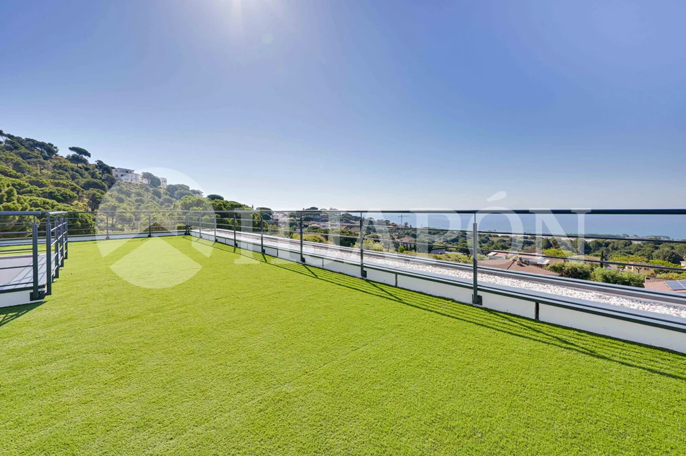 Vivienda de lujo de nueva construcción, con piscina privada y sensacionales vistas al mar. - ref. 01760